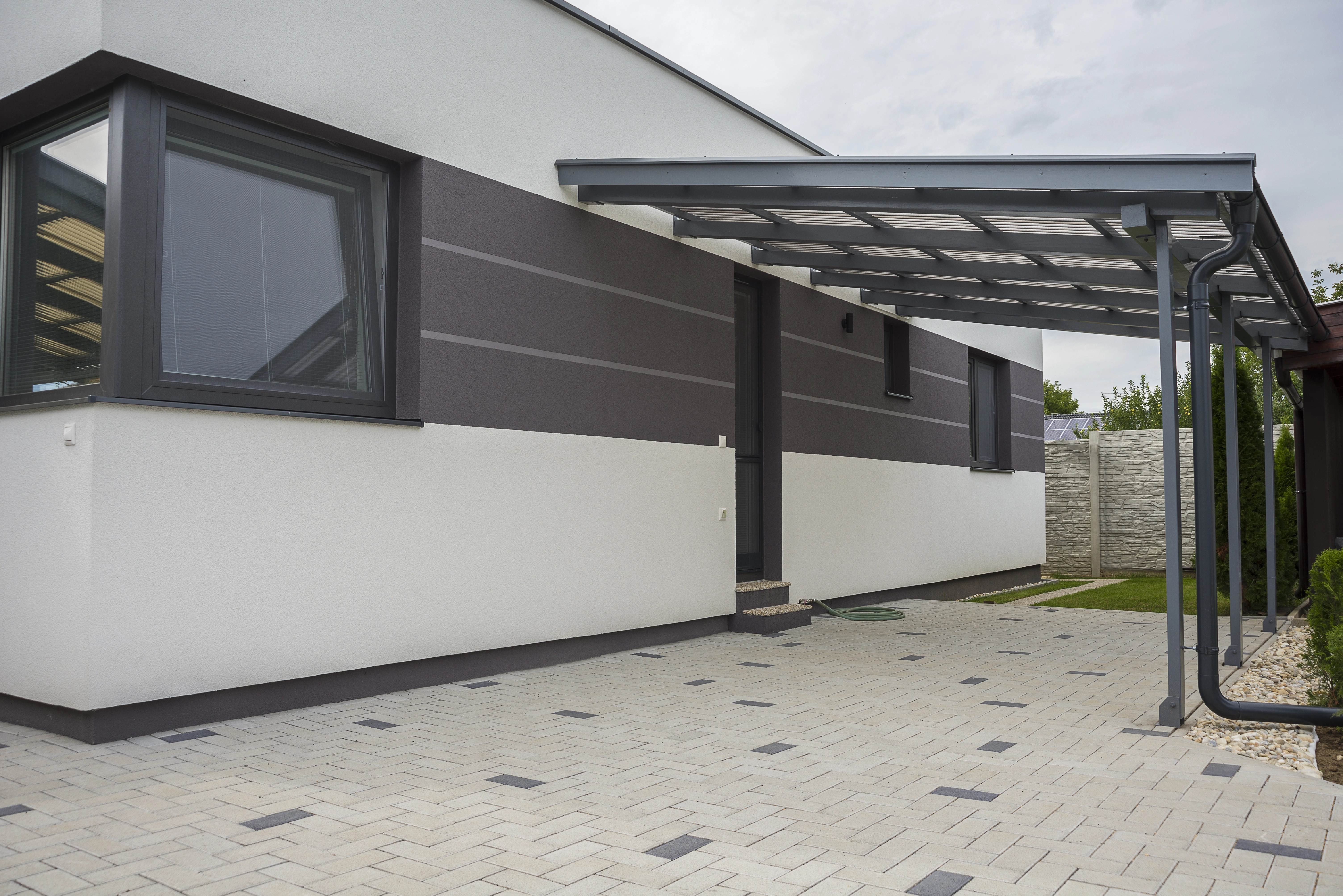 Construire un carport en acier : guide général et choix des matériaux